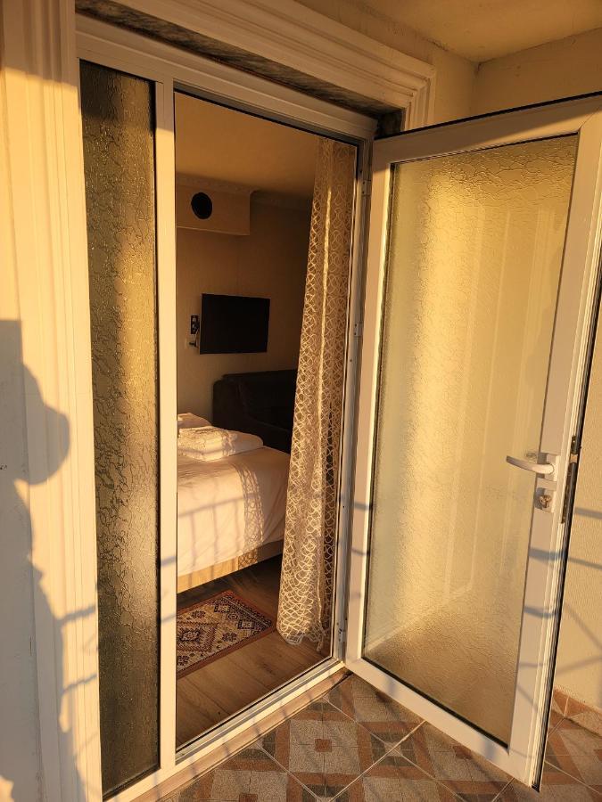 Отель Vila Lika Корча Экстерьер фото